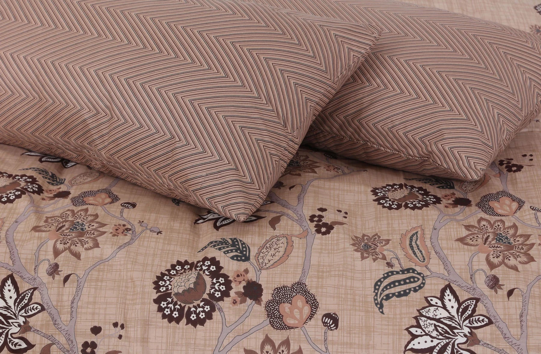 YARAS WINTER COMFORTER SET- 6 PCS (PREMIUM)