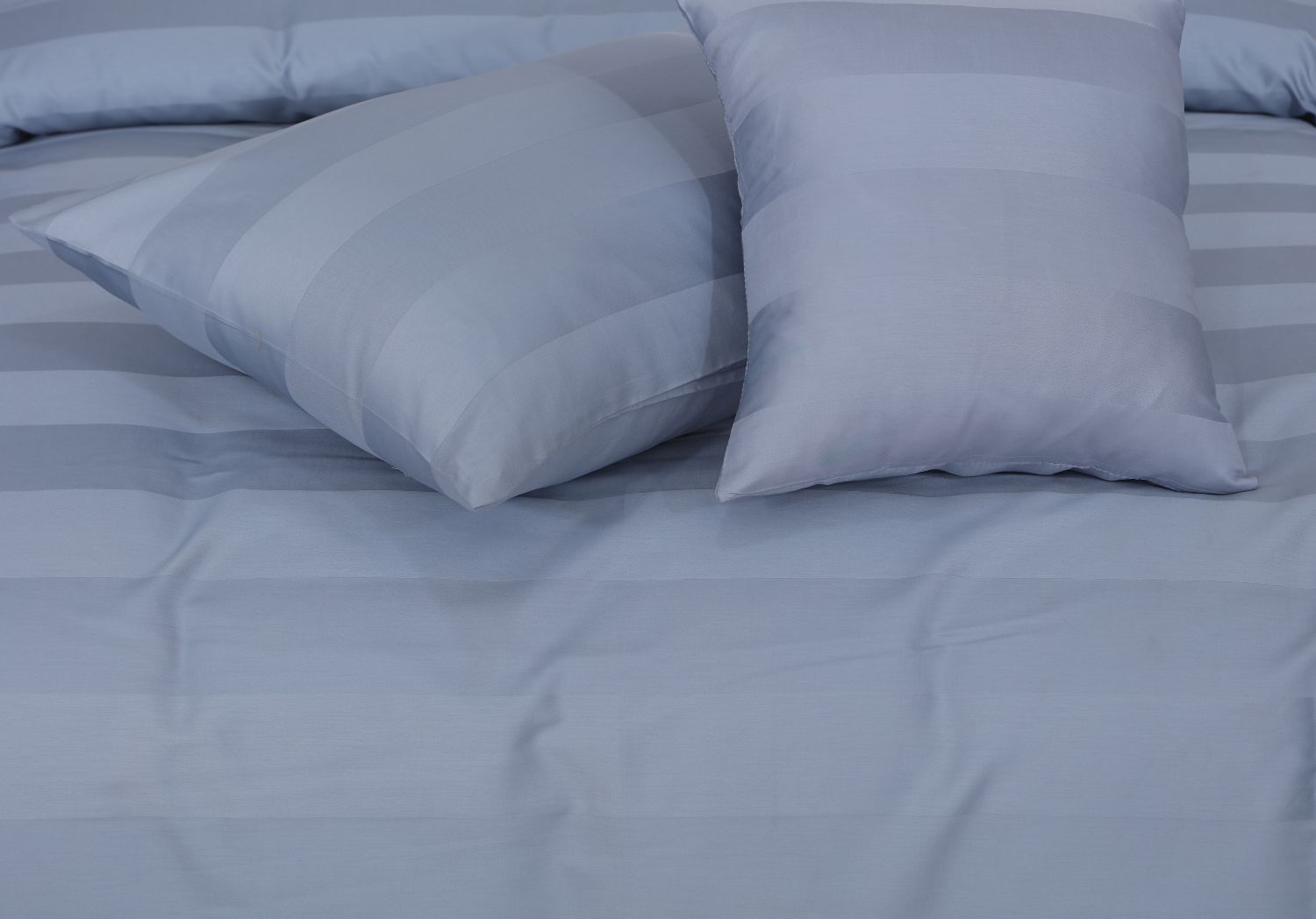 WIDE STRIPES SILVER  BEDSHEET SET - 6 PCS (SATIN)