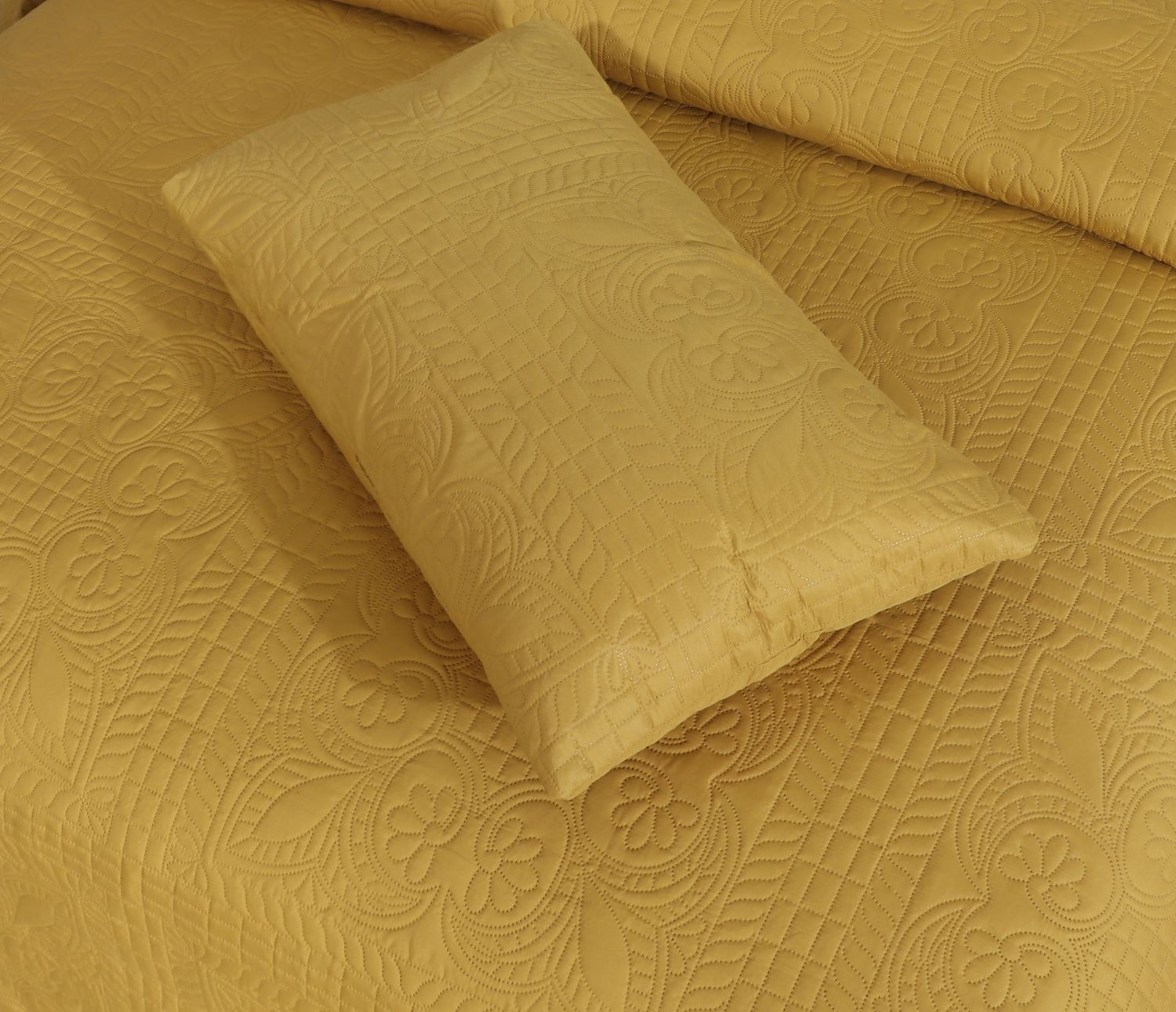 GOLDEN BEDSPREAD SET - 3 PCS (PREMIUM)